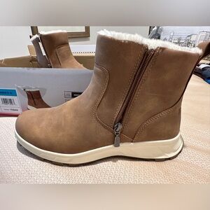 Khombu Brown Winter Boots with White Sole